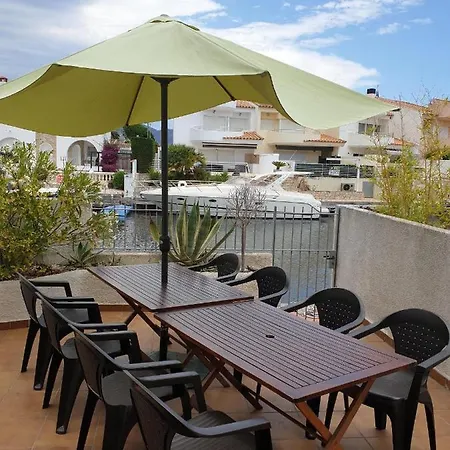 Casa Con Amarre Privado Ref 214 *