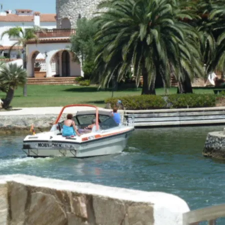 Casa de Férias Casa Con Amarre Privado Ref 214 Empuriabrava